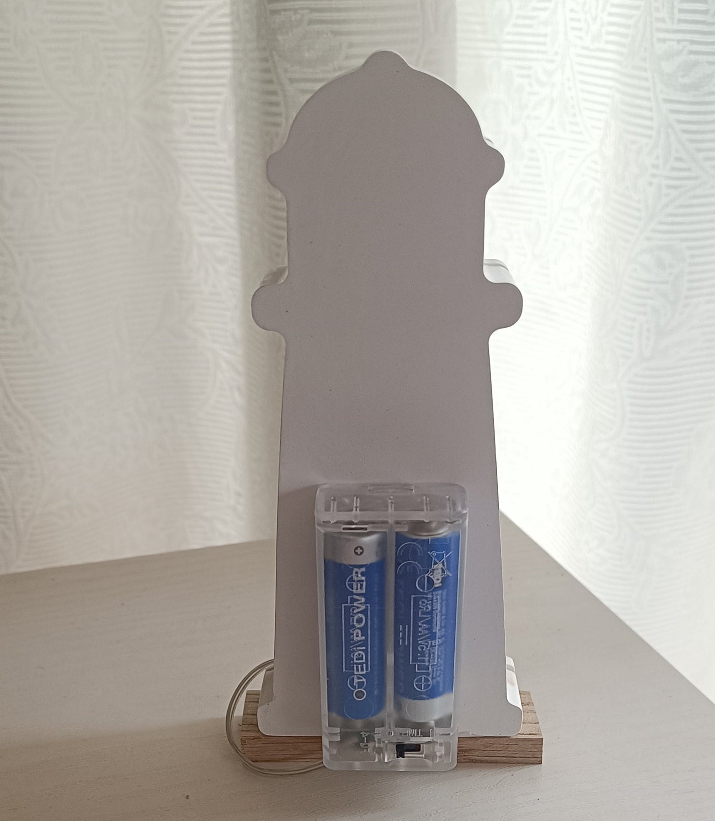 Leuchtturm auf Holzsockel