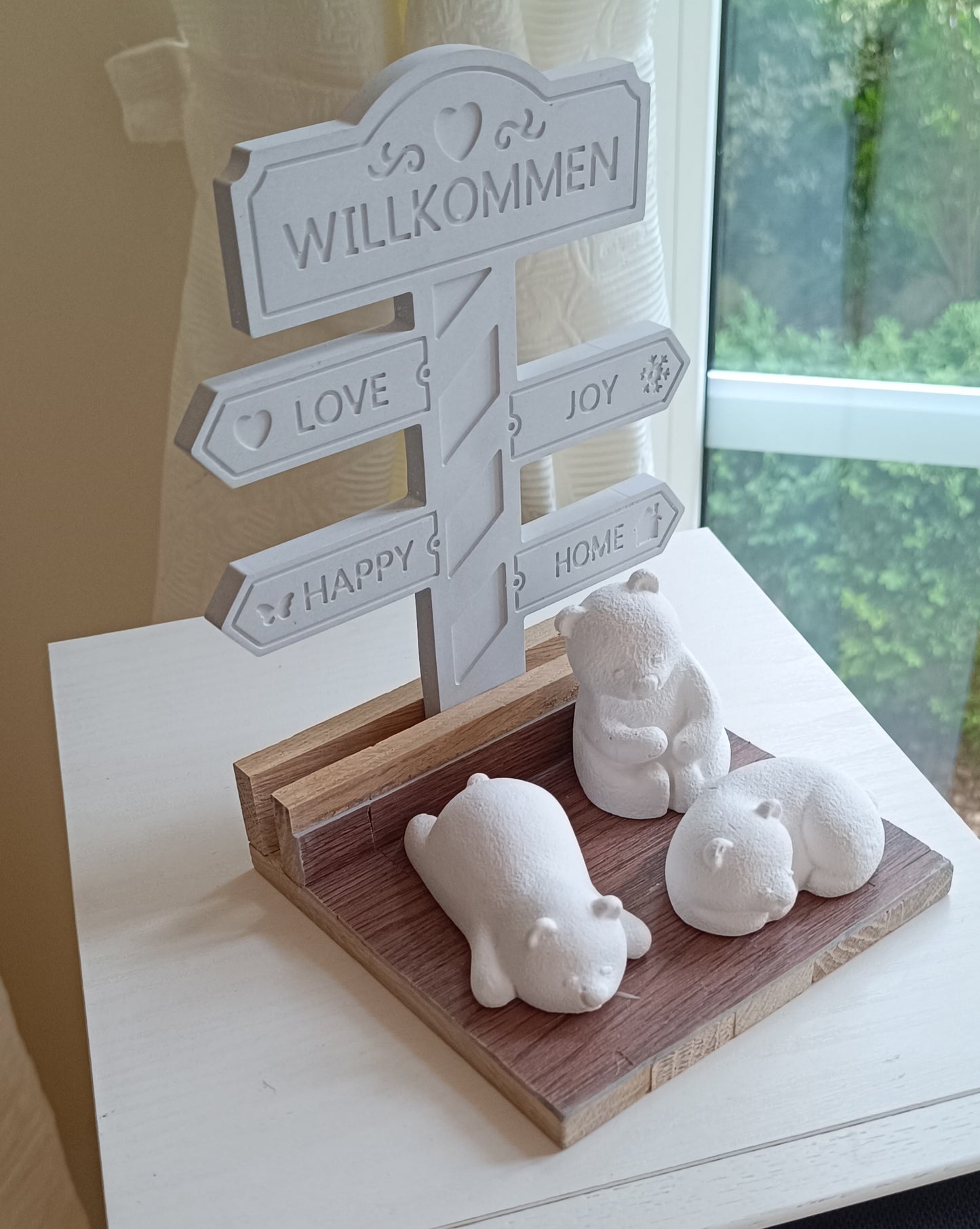 "Wegweiser mit Bären"