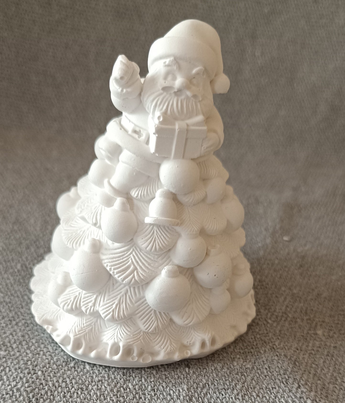 Weinachtsmann auf Weihnachtsbaum