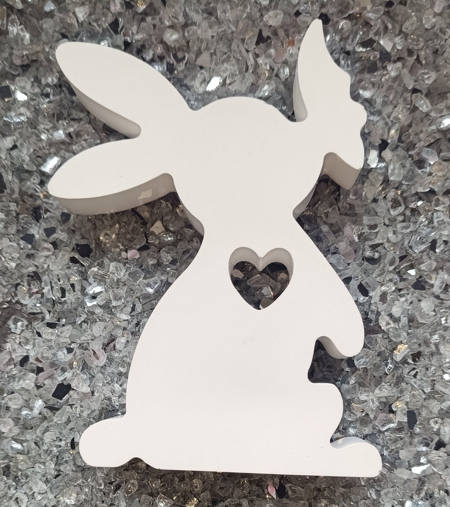 Osterhase mit Schmetterling H=ca.12,5cm B=ca.10cm