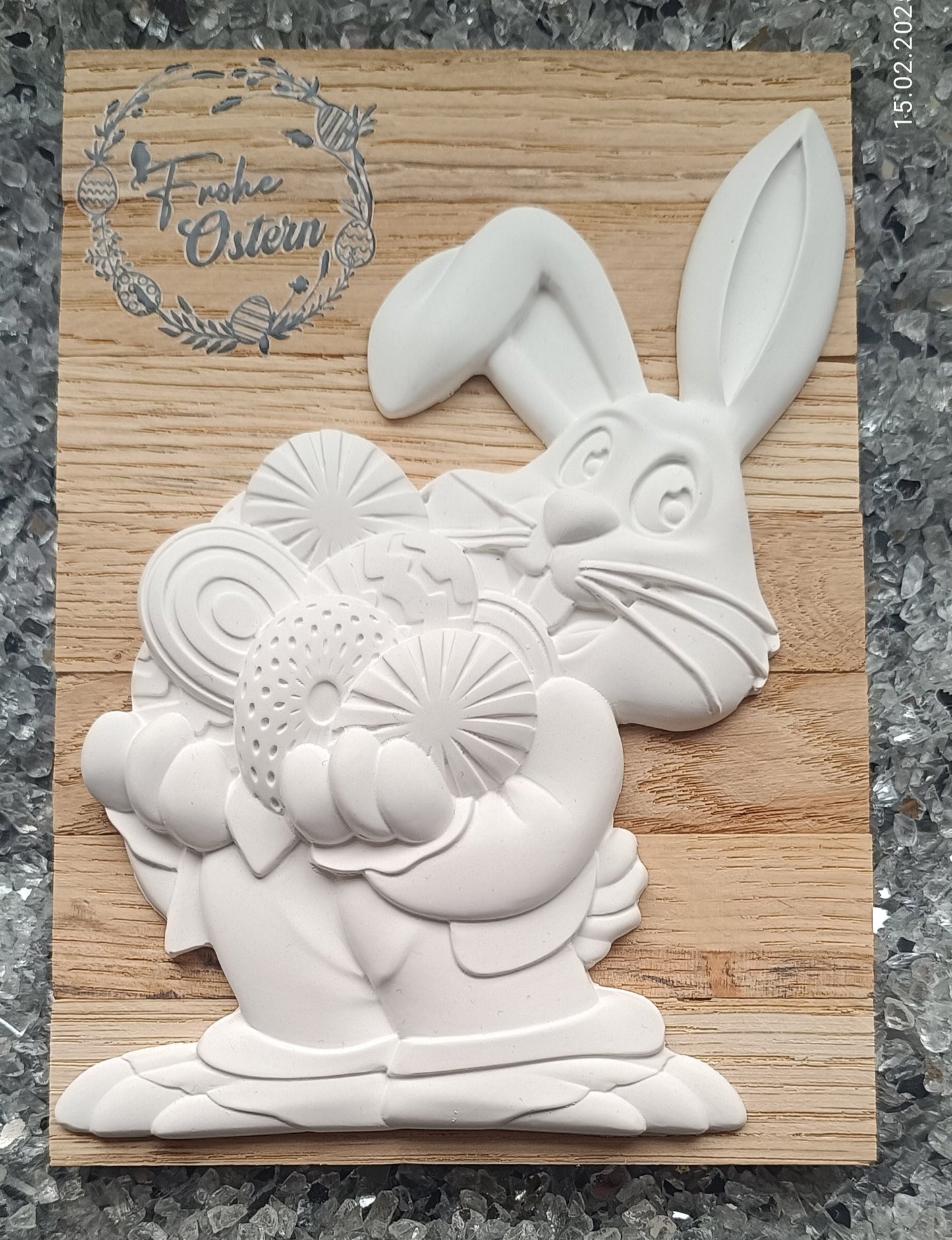 Osterhase auf Holz B=12cm H=15cm