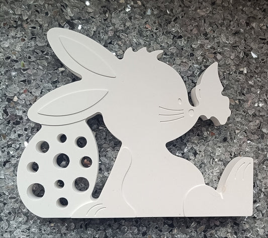 Hase mit Ei und Schmetterling