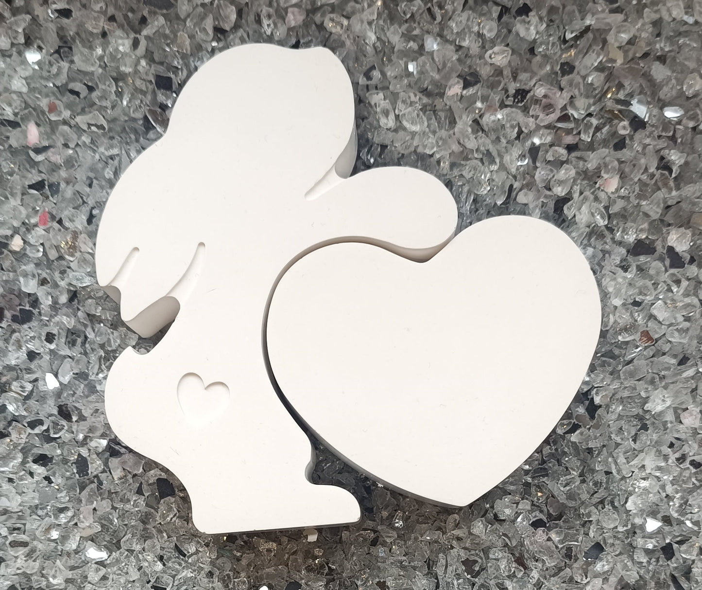 Hase mit Herz H=10cm B=10cm