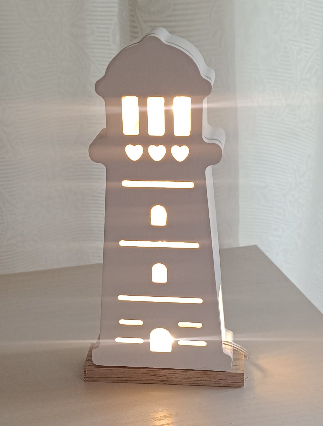 Leuchtturm auf Holzsockel