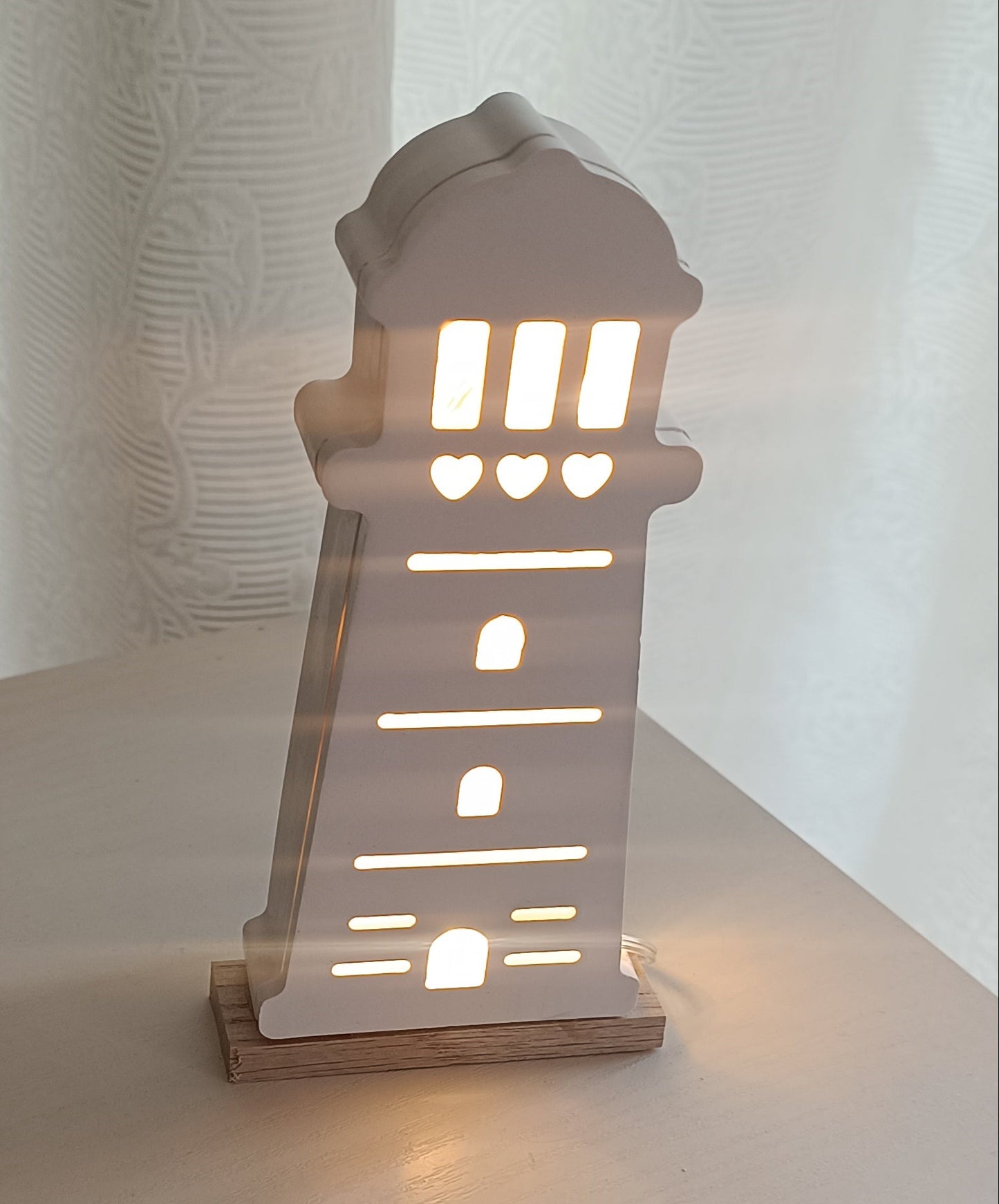 Leuchtturm auf Holzsockel