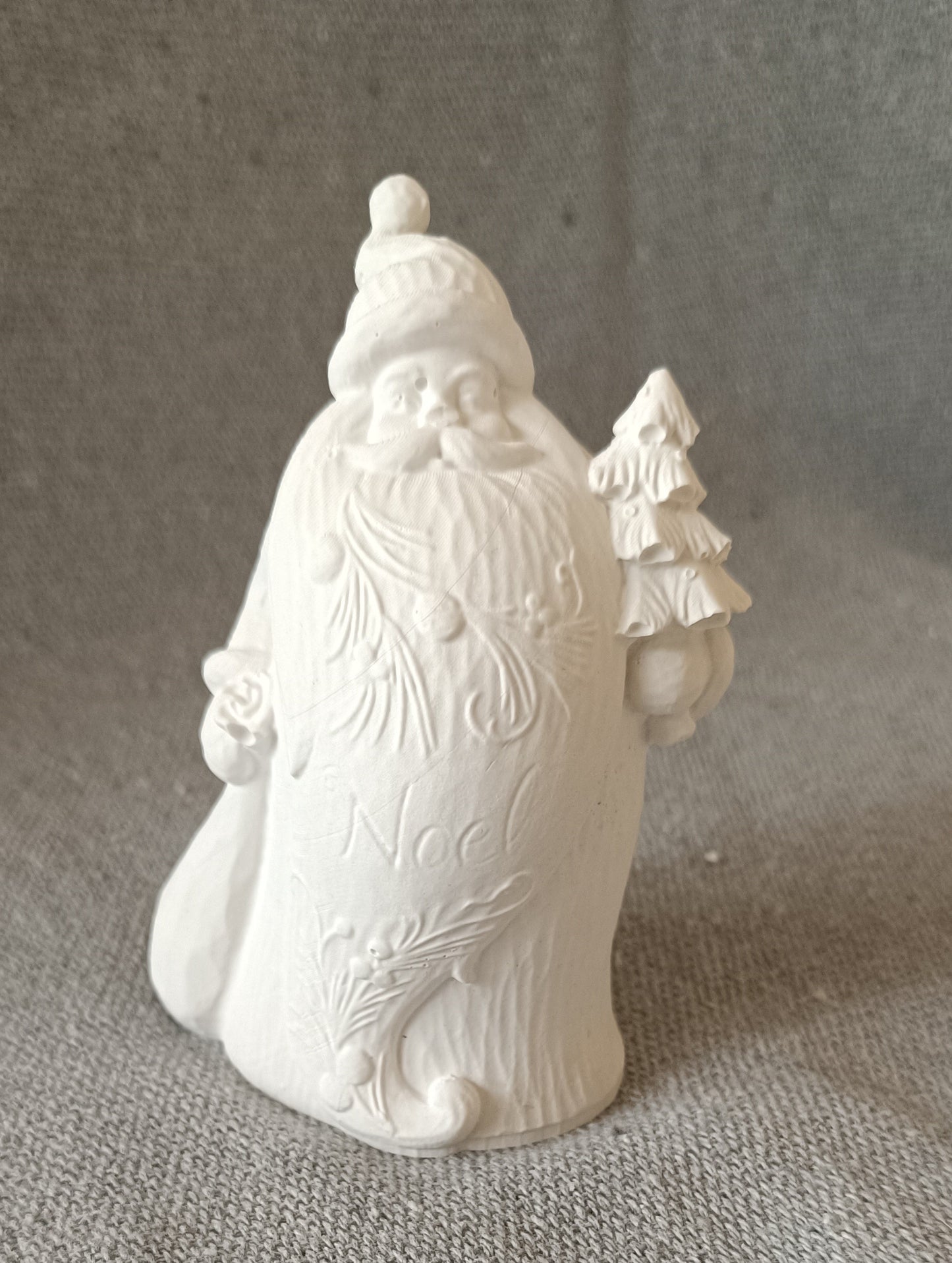 Weihnachtsmann mit Baum