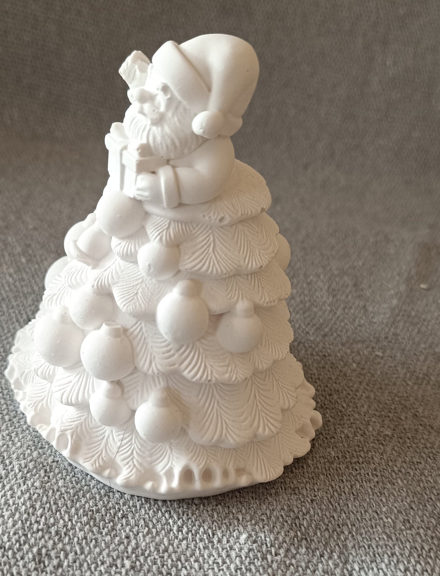 Weinachtsmann auf Weihnachtsbaum